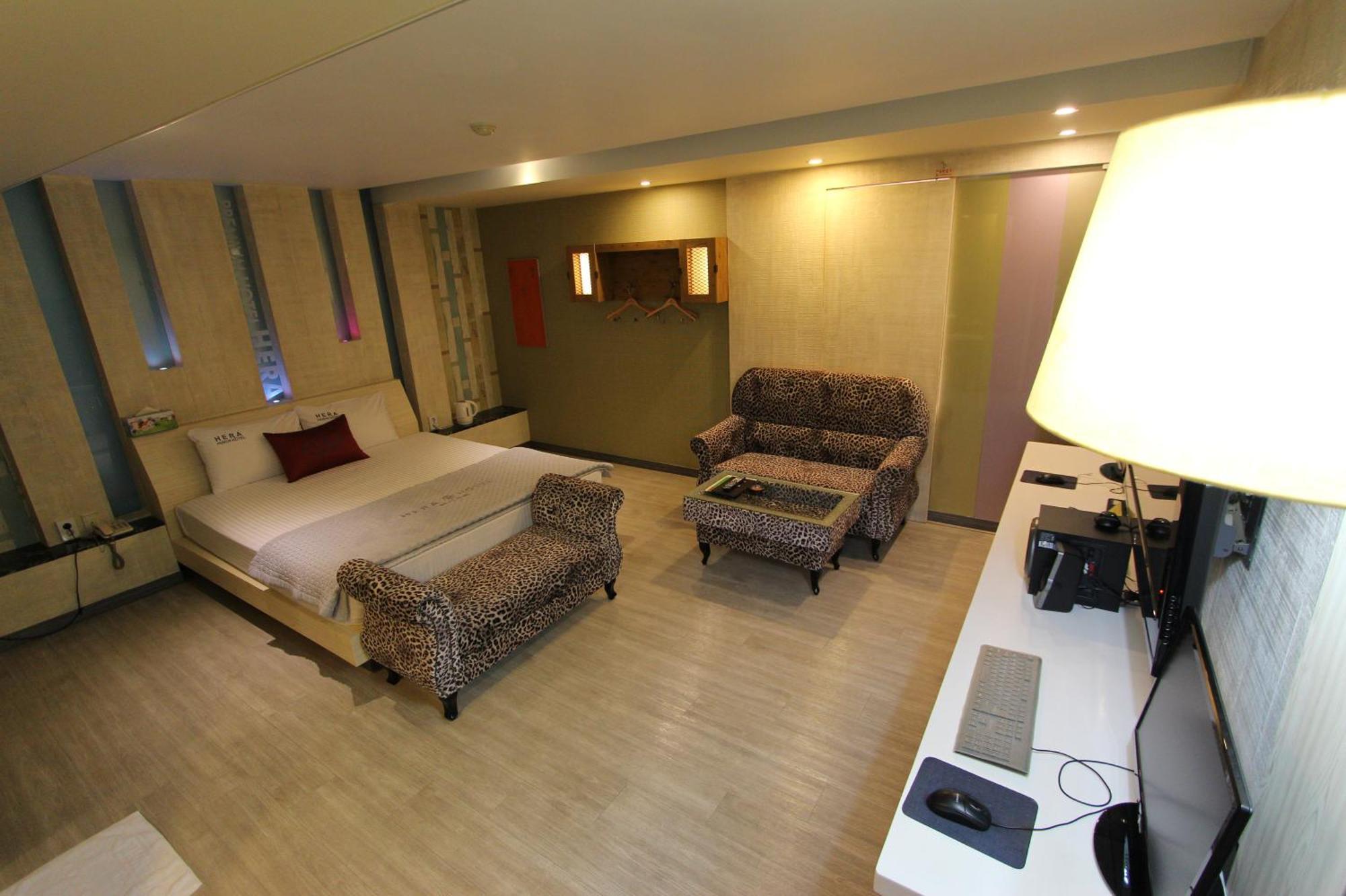 Hera Hotel Тегу Стая снимка