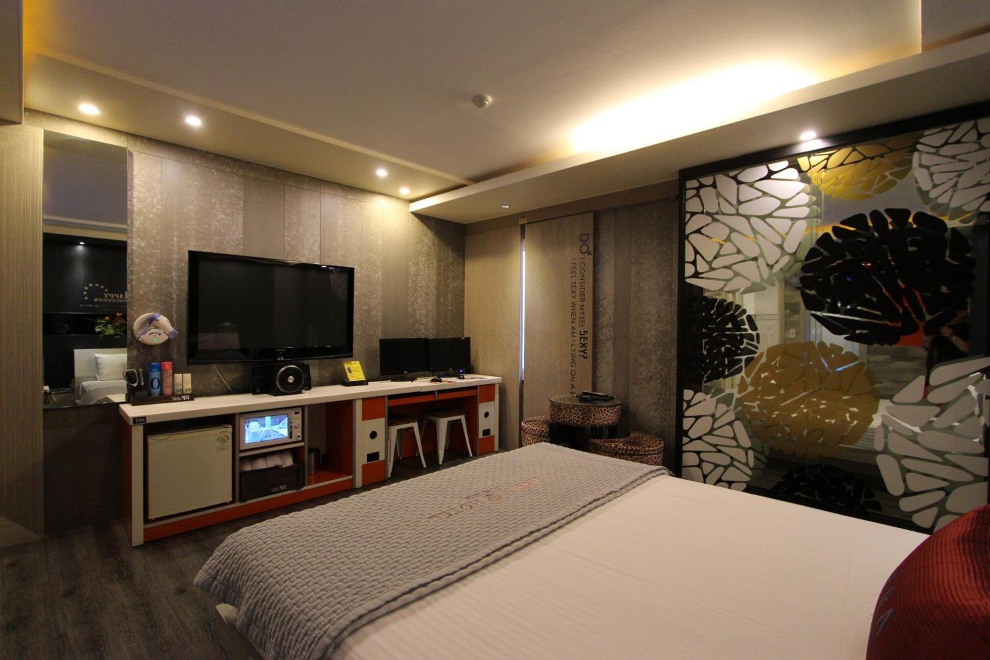 Hera Hotel Тегу Стая снимка