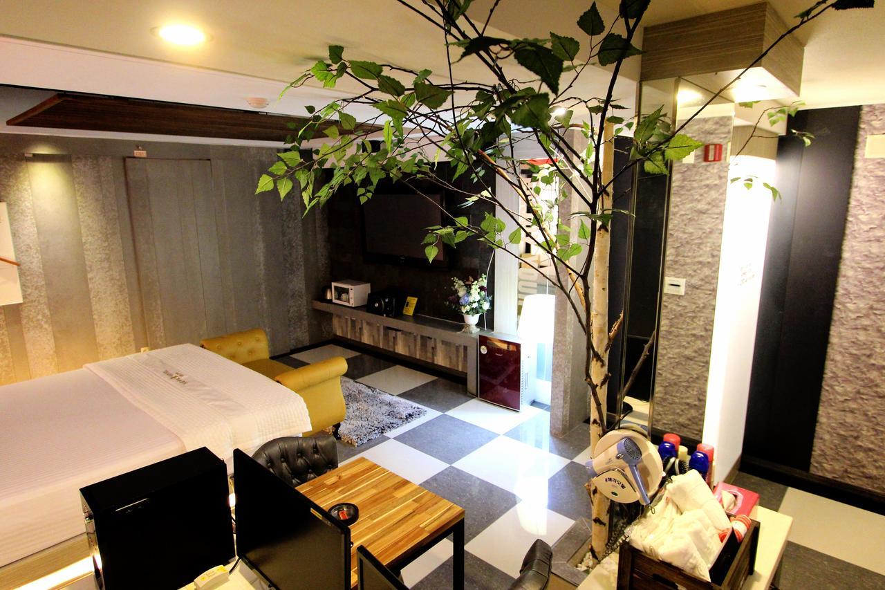 Hera Hotel Тегу Екстериор снимка