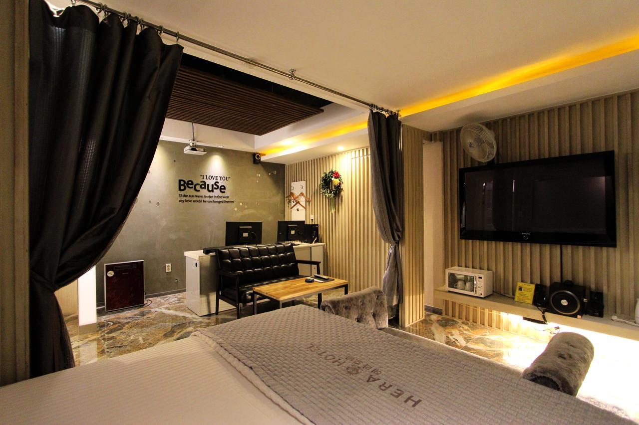 Hera Hotel Тегу Екстериор снимка