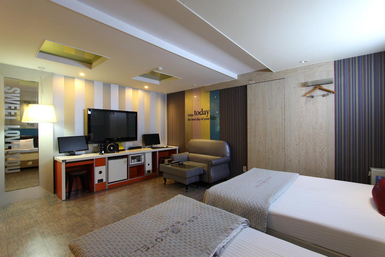 Hera Hotel Тегу Екстериор снимка