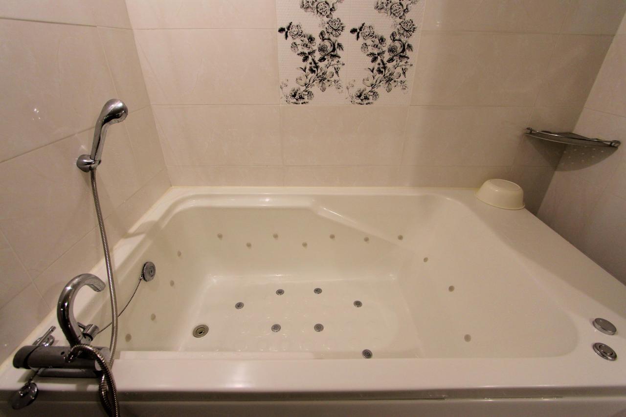 Hera Hotel Тегу Екстериор снимка