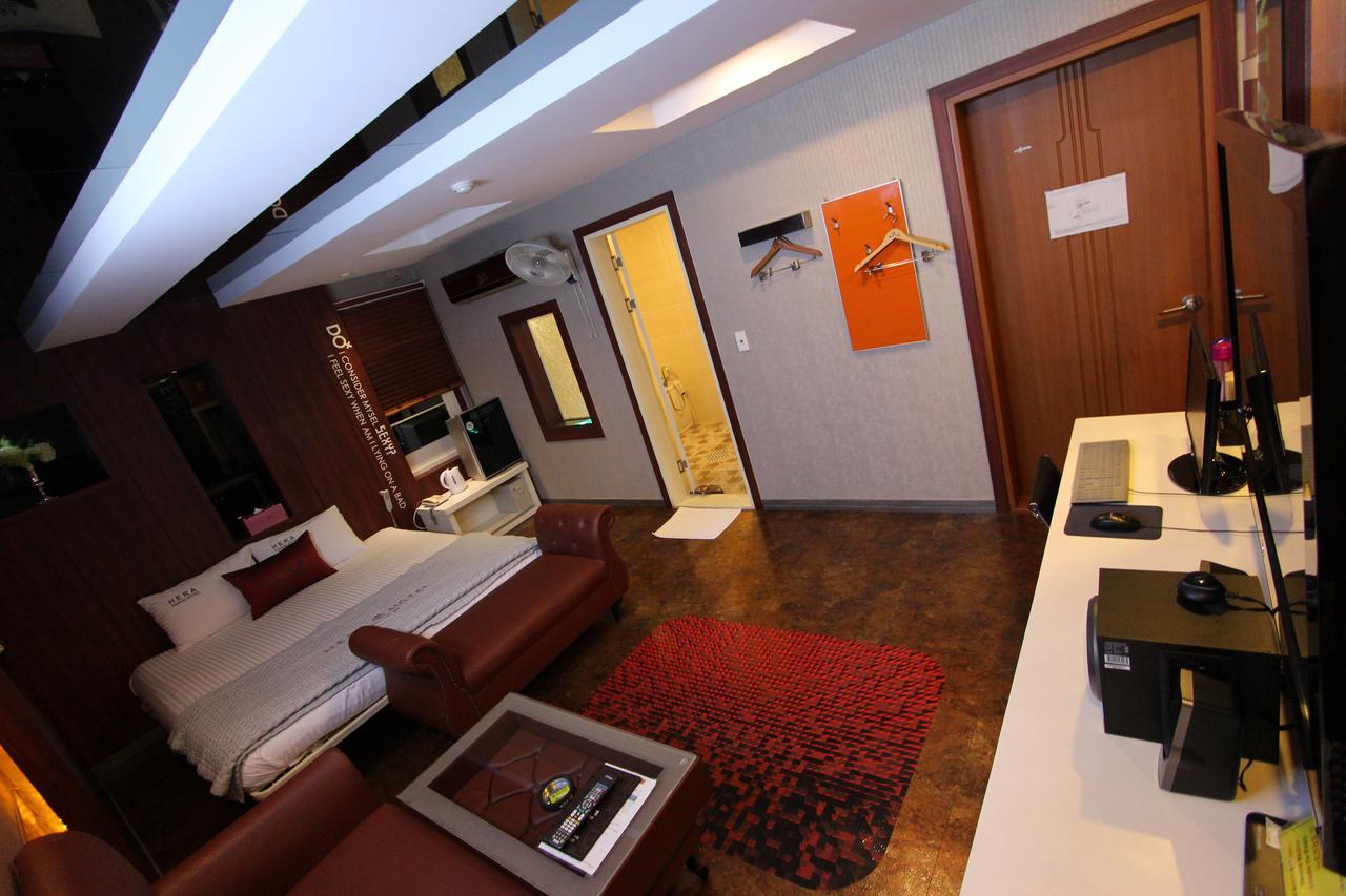 Hera Hotel Тегу Екстериор снимка