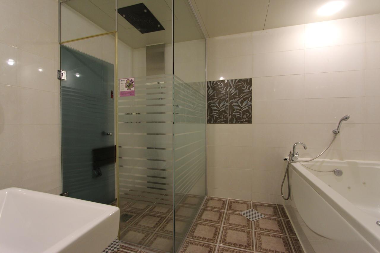 Hera Hotel Тегу Екстериор снимка
