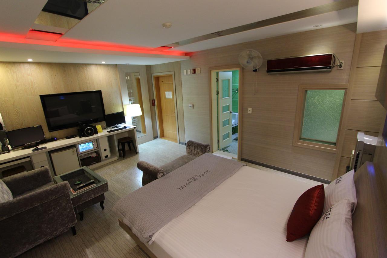 Hera Hotel Тегу Екстериор снимка