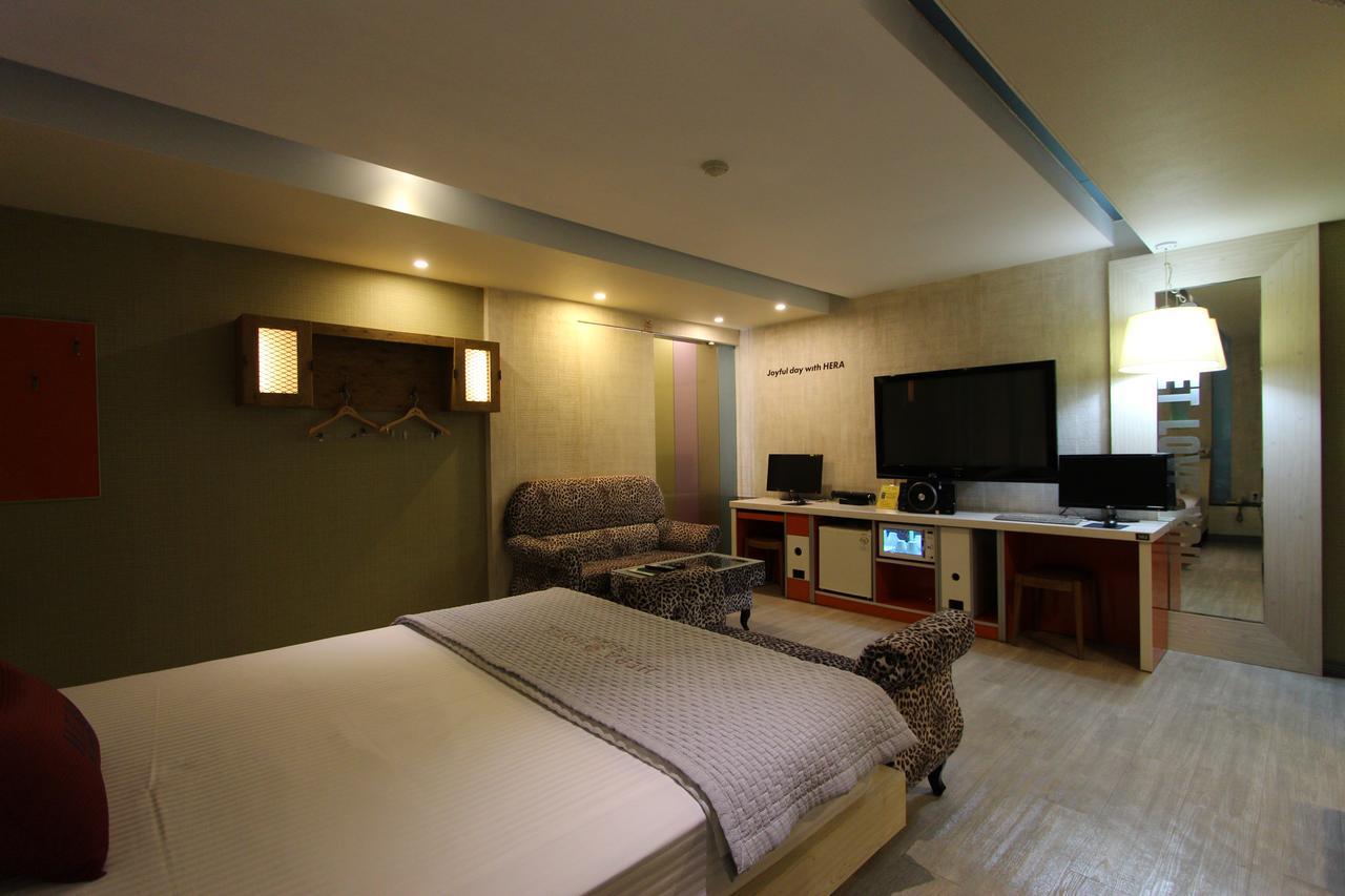 Hera Hotel Тегу Екстериор снимка