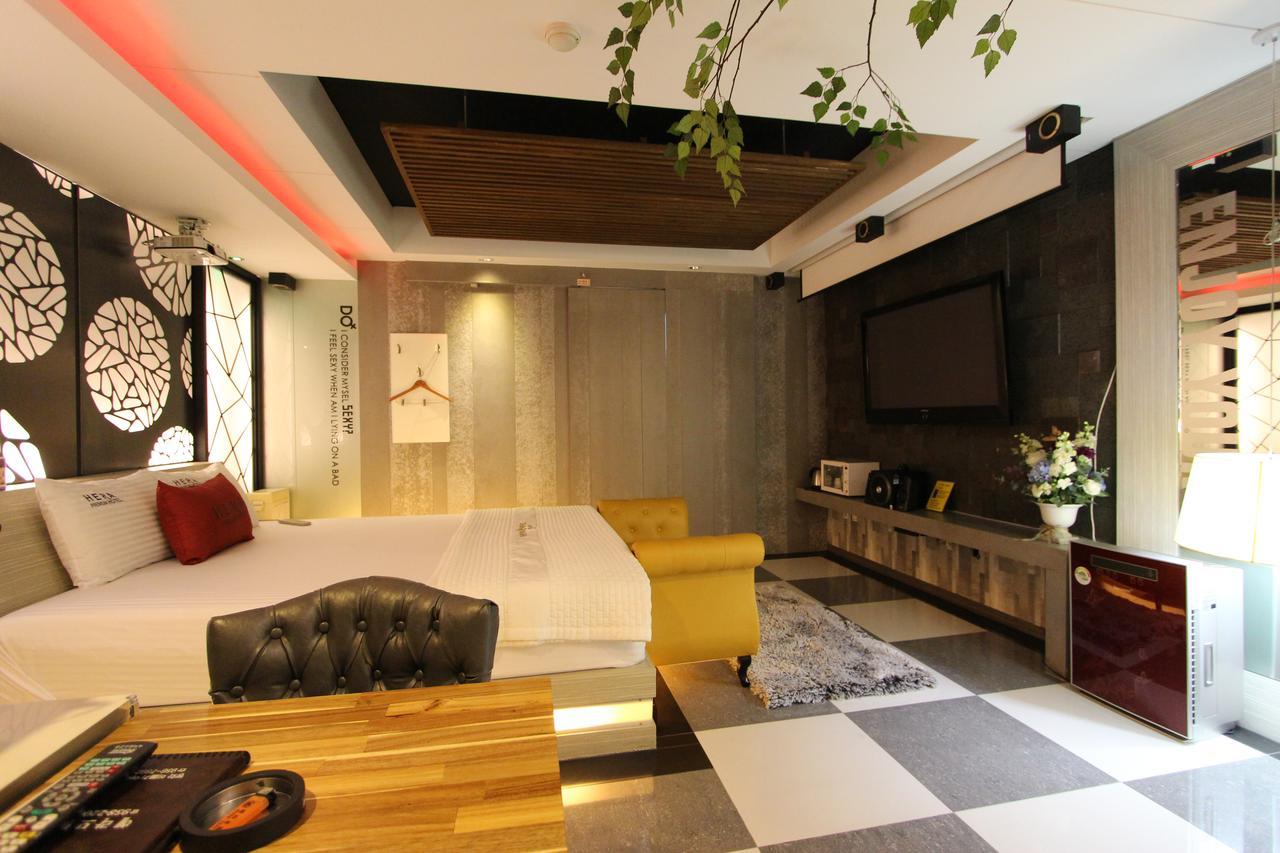 Hera Hotel Тегу Екстериор снимка