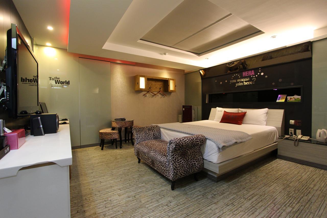 Hera Hotel Тегу Екстериор снимка